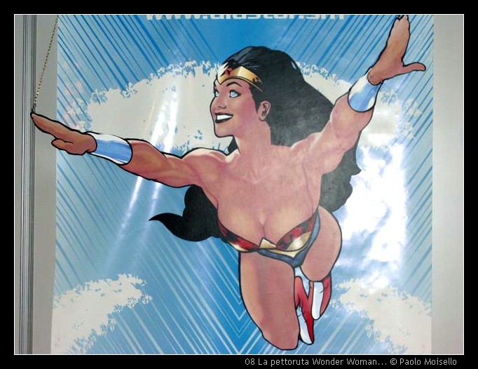 08 La pettoruta Wonder Woman....JPG