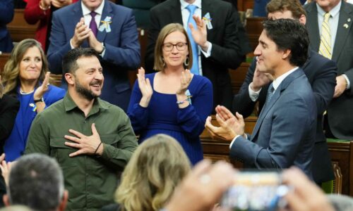 Canada, chi è l’ex nazista applaudito in Parlamento durante la visita di Zelensky