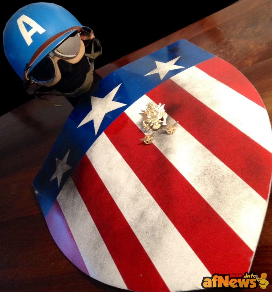 Scudo e cappello prima maniera di Captain America Collezione di Simone Scopa