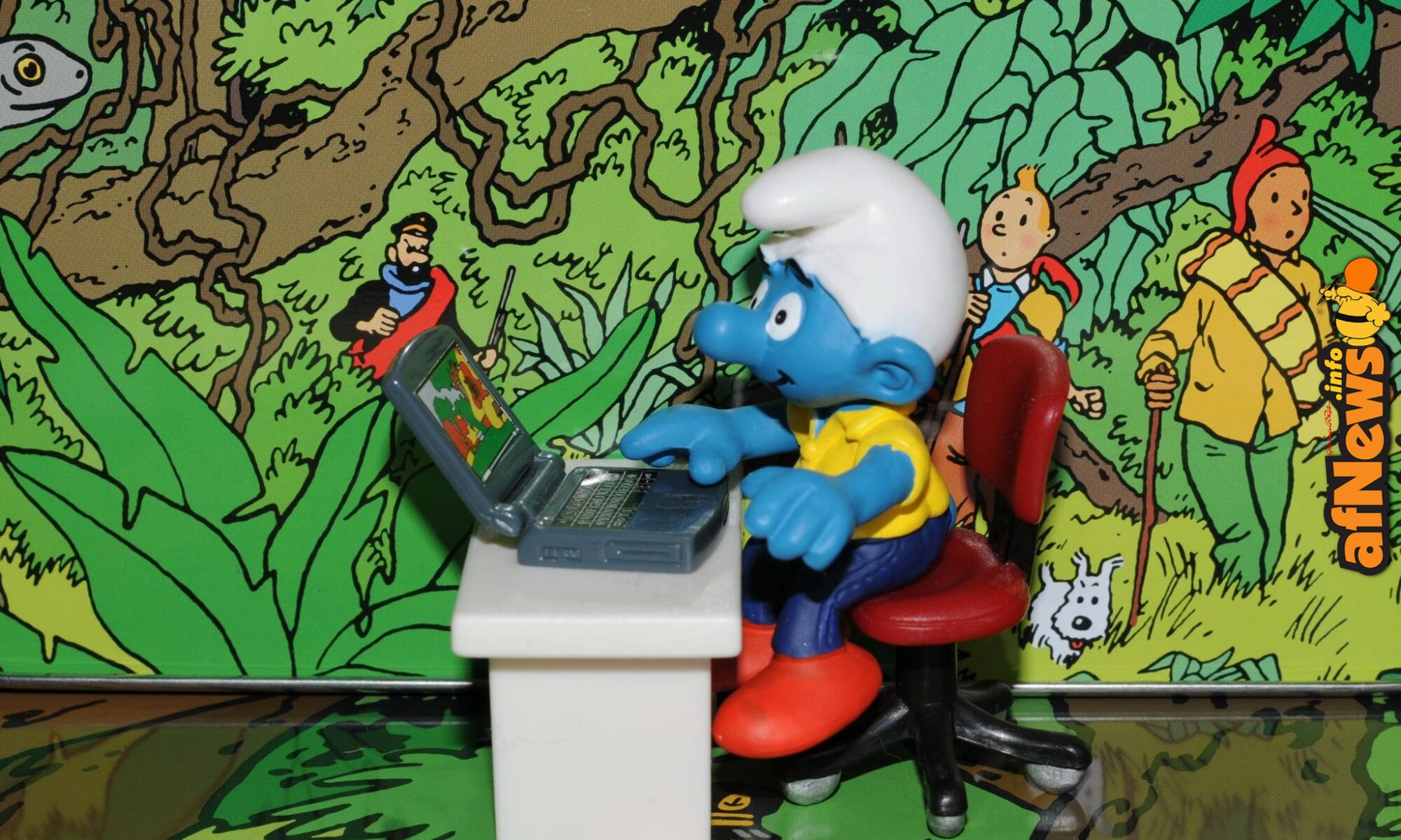 Che ci fa qui un Puffo? Se lo chiedono Tintin e Milou (e direi anche Haddock) dalla scatola metallica della belga Delacre del 2010, mentre attraversano la giugla (dall'avventura Il Tempio del Sole, pagina 35) e vedono il Puffo con Computer della Schleich (2000).